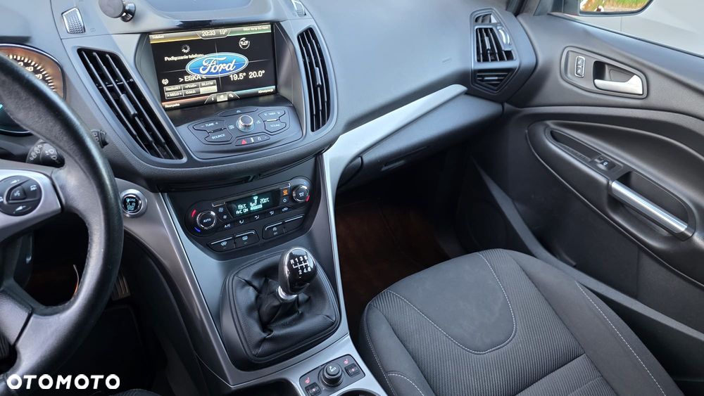 Ford Kuga 2.0 TDCi 2x4 Titanium - 19