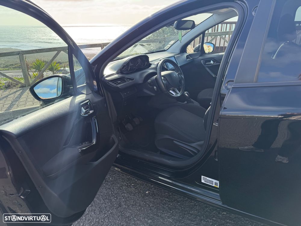 Peugeot 208 1.2 PureTech Signature - 11