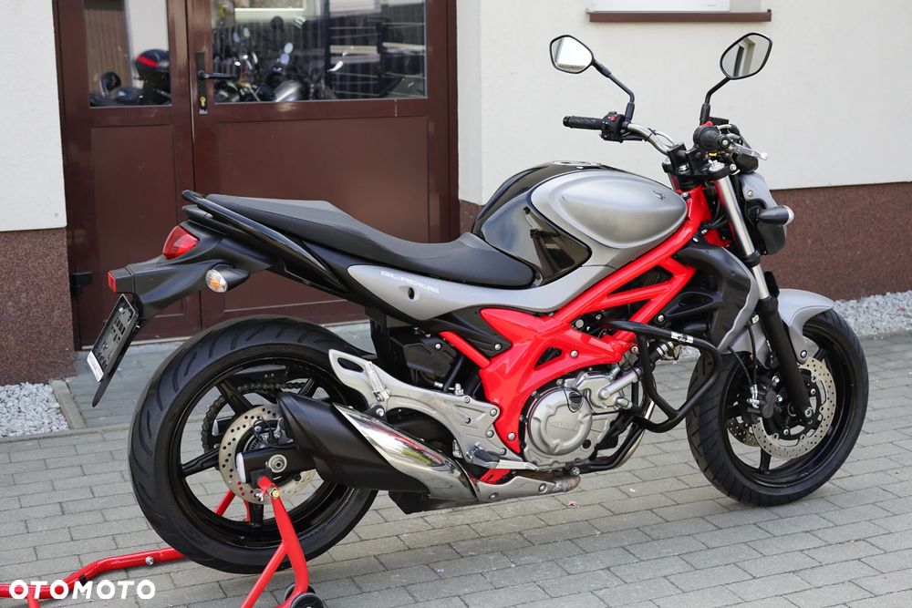 Suzuki Gladius - 4