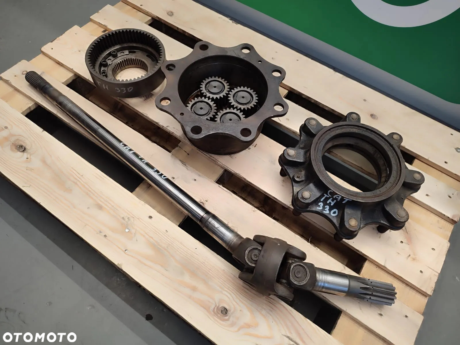 Zwolnica 12799 piasta półoś kompletna Cat th 330 - 6