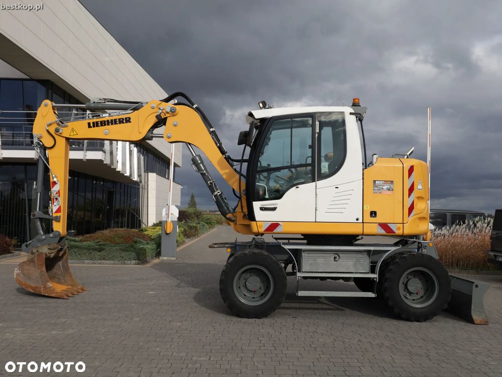 Liebherr A910 Compact - 10