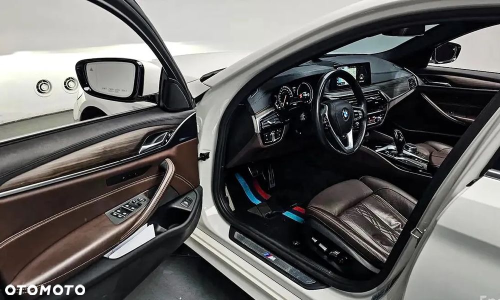 BMW Seria 5 530i xDrive M Sport Edition - 12