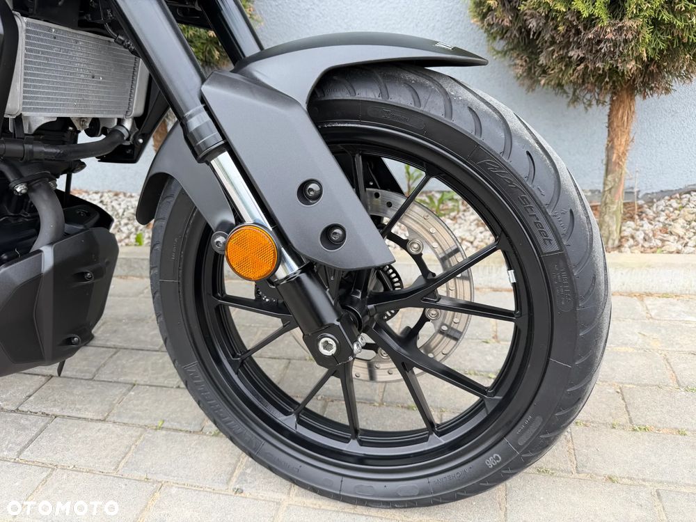 Yamaha MT - 12