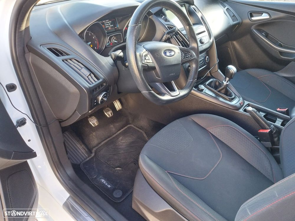 Ford Focus 1.0 EcoBoost S&S ST-Line - 8