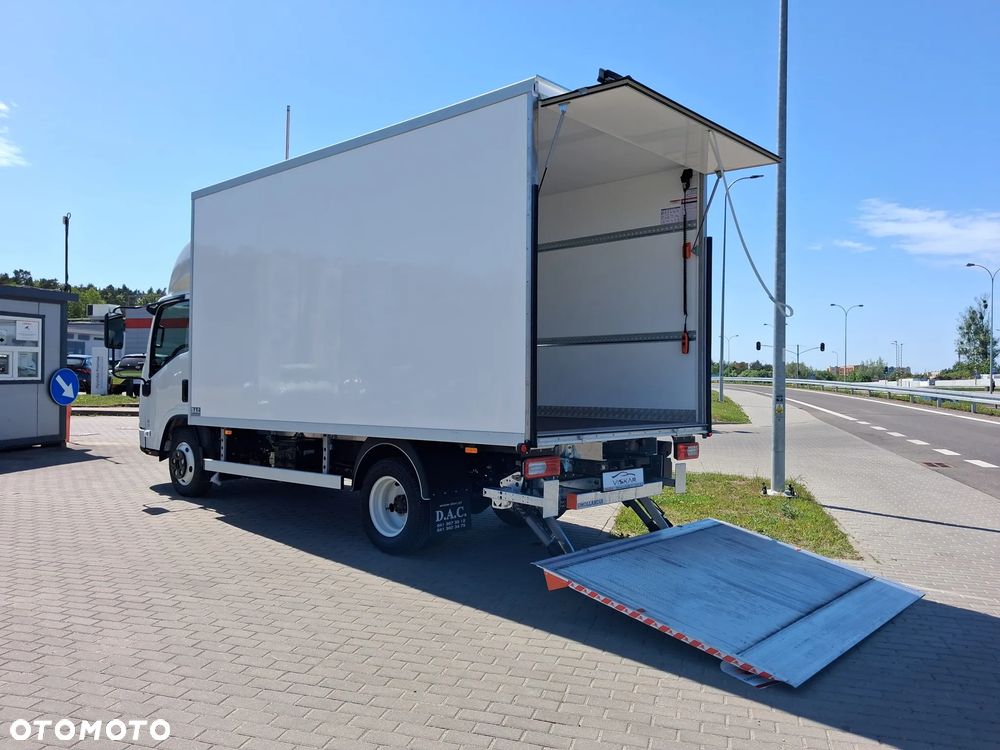 Isuzu M27H kontener z windą - 19