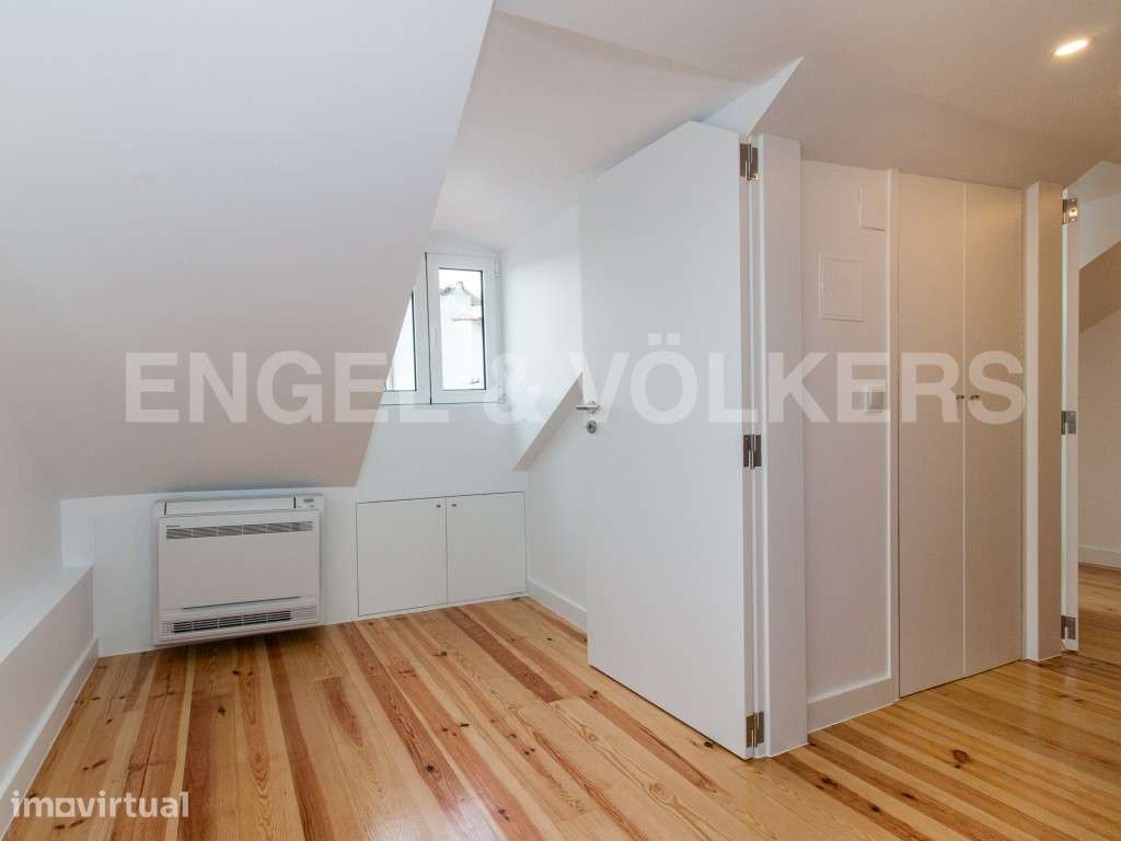 Duplex Renovado T2+1 com Vista para o Rio em Alfama - Grande imagem: 2/23