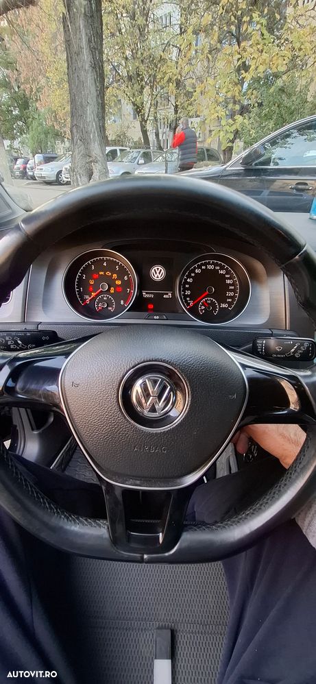 Volkswagen Golf - 8