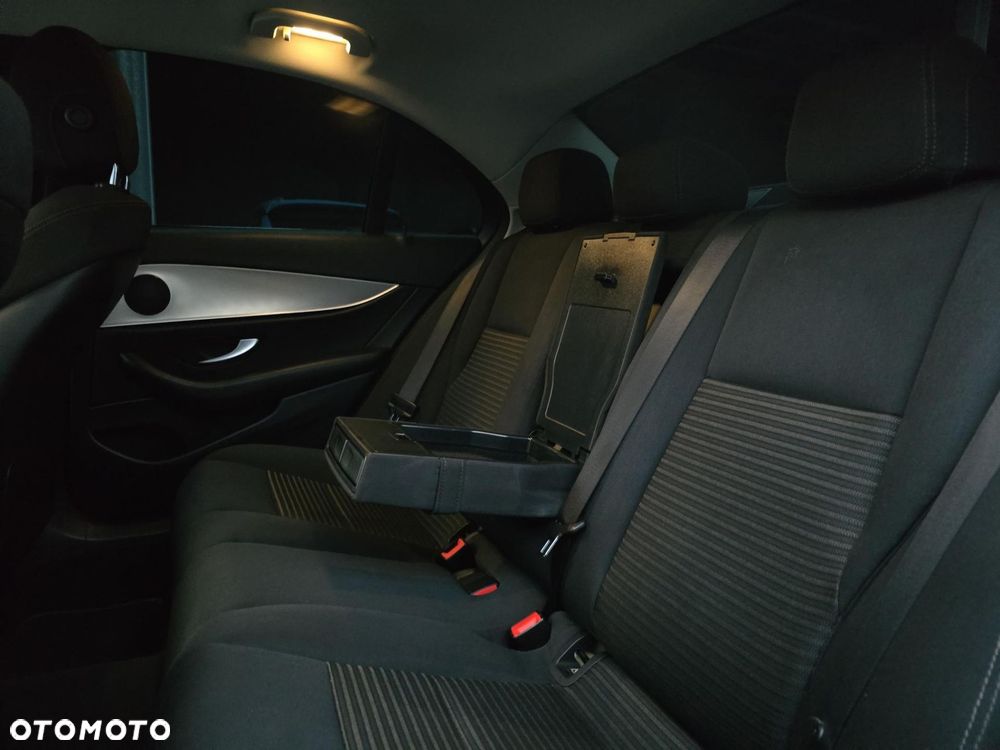 Mercedes-Benz Klasa E 200 d 9G-TRONIC - 24