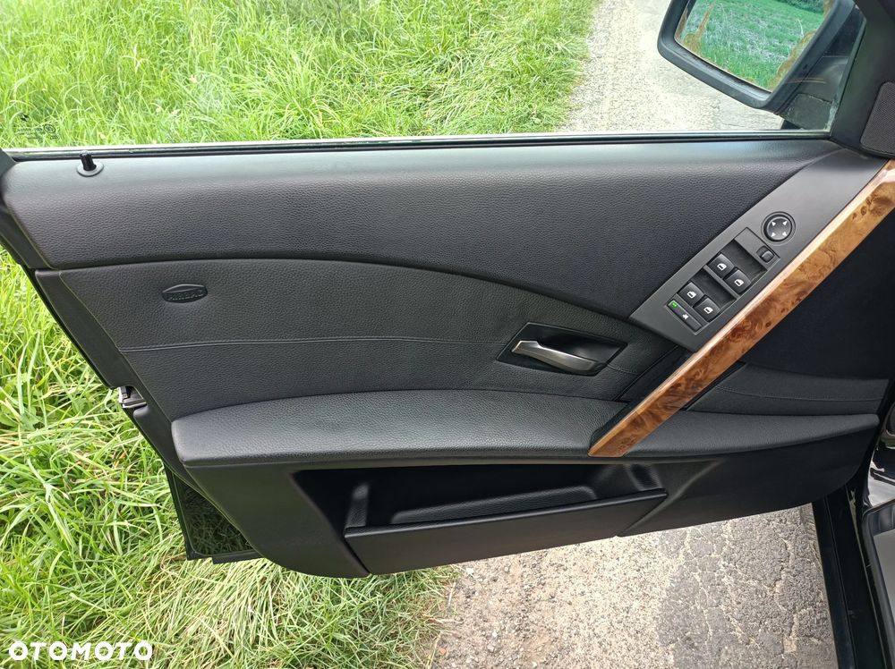 BMW Seria 5 523i - 17