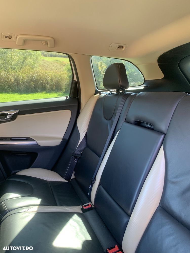 Volvo XC 60 D3 AWD R Design - 6