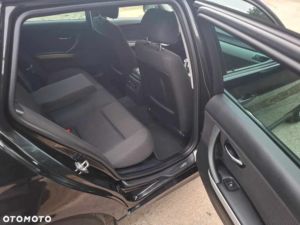 BMW Seria 3 318i - 14