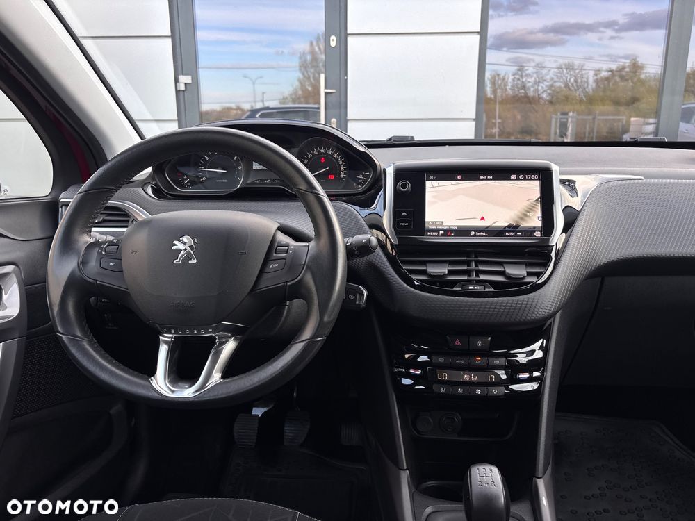 Peugeot 2008 1.2 Pure Tech Allure S&S - 16
