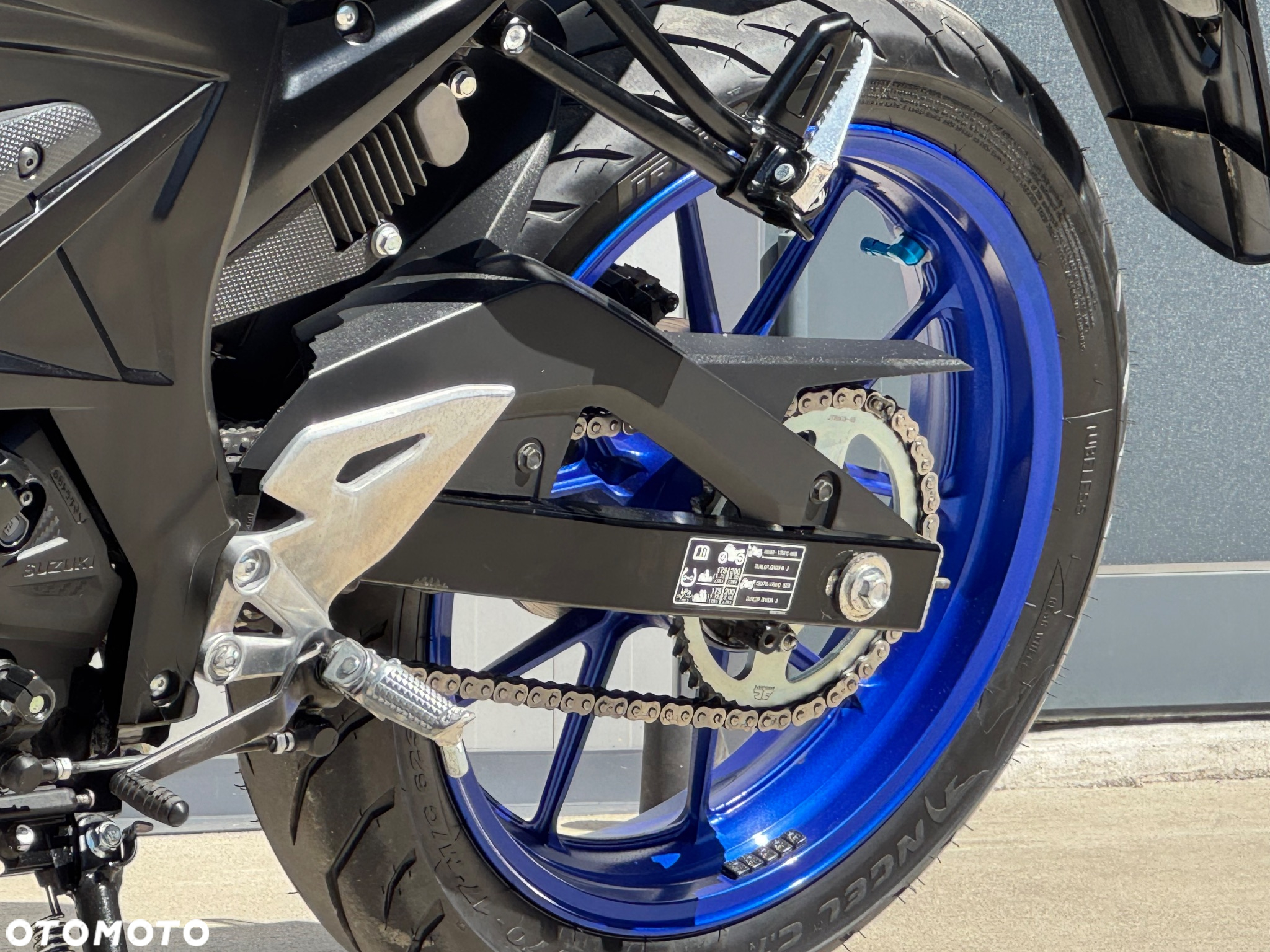 Suzuki GSX - 27