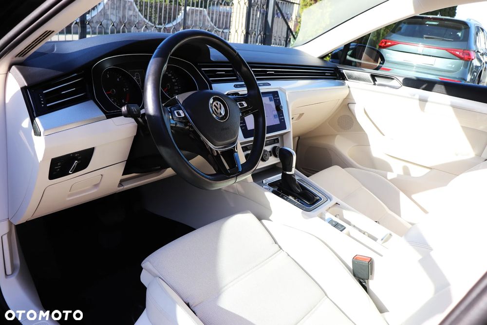 Volkswagen Passat 2.0 TDI SCR DSG Comfortline - 12