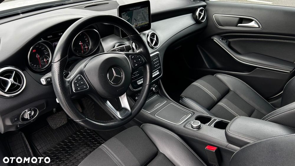 Mercedes-Benz GLA 200 7G-DCT Style - 11