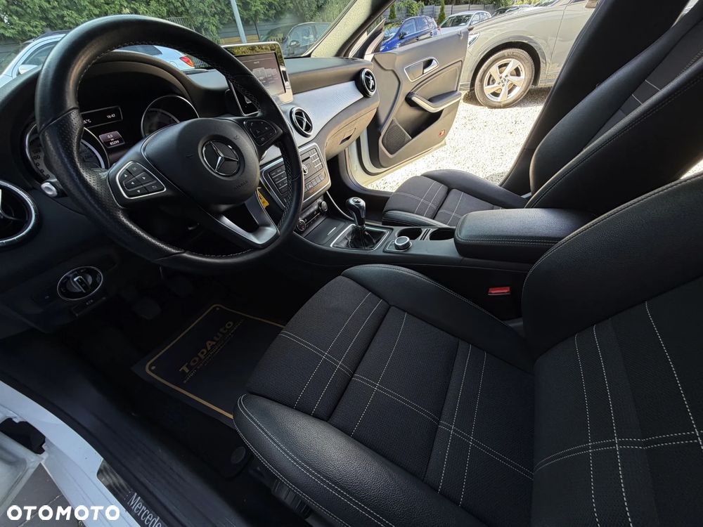 Mercedes-Benz CLA 200 - 18