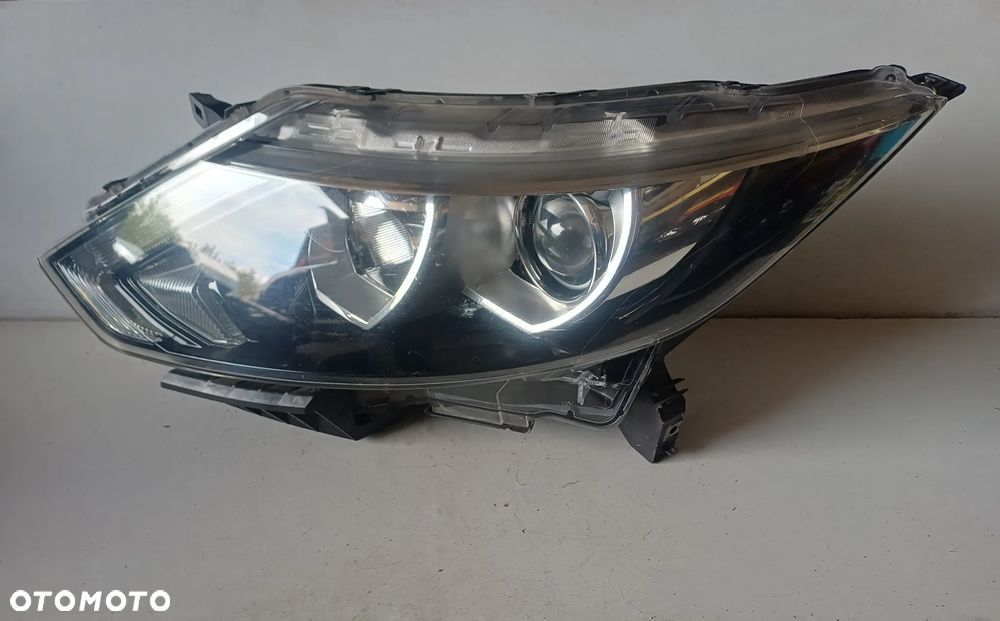 Lampa lewy przod nissan qashqai j11 II europa - 1