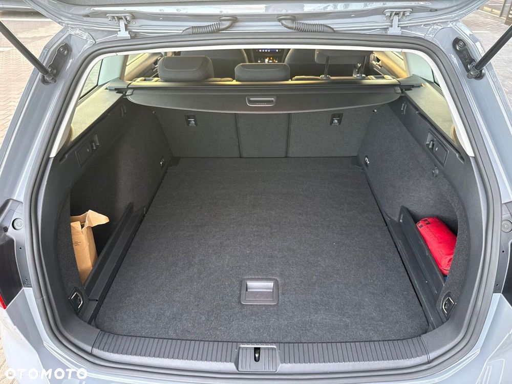 Volkswagen Passat Variant 2.0 TSI Business DSG - 18