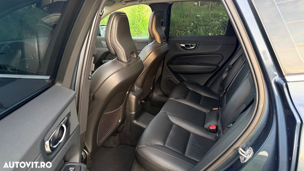 Volvo XC 60 T8 Twin Engine AWD Geartronic Momentum - 17