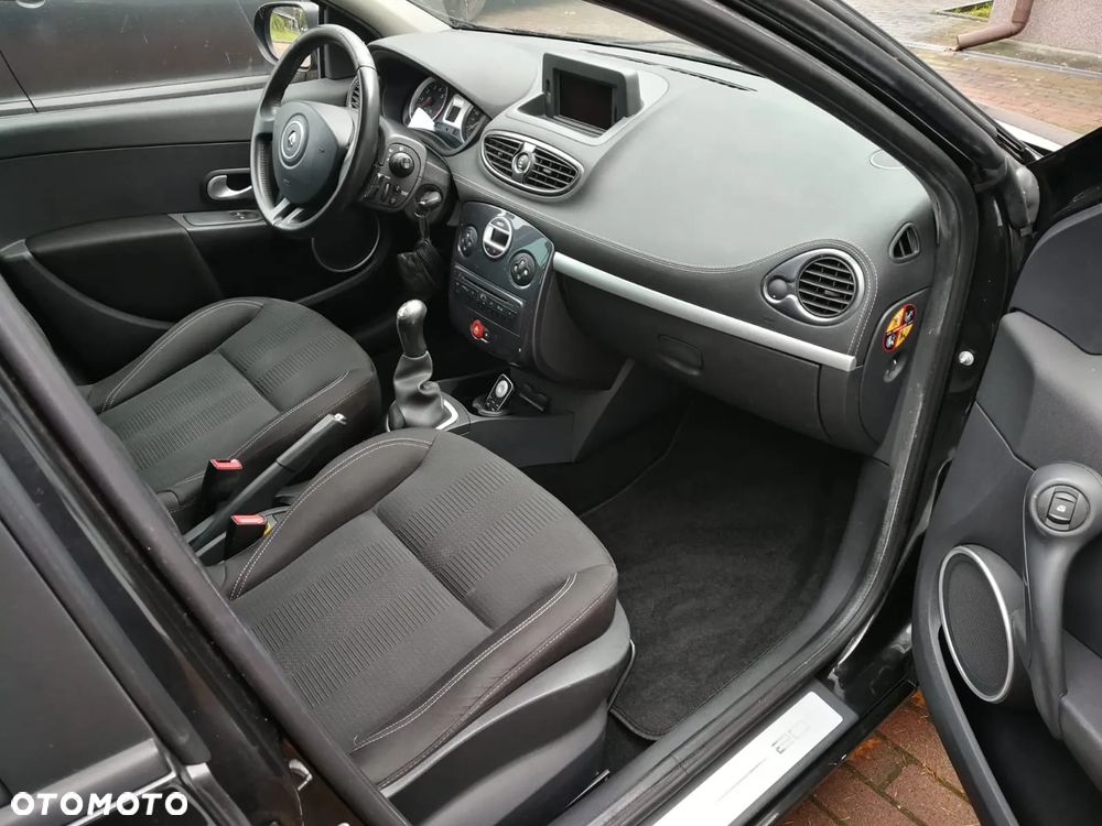 Renault Clio 1.2 16V 75 Night and Day - 12