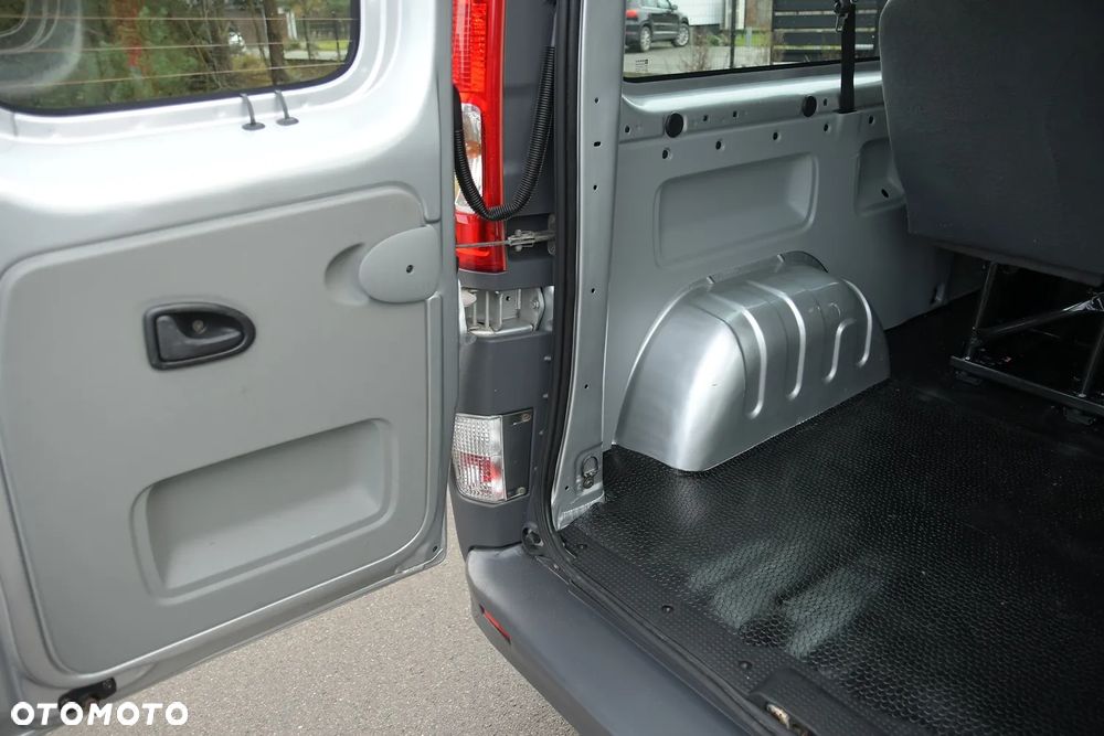 Opel Vivaro - 18