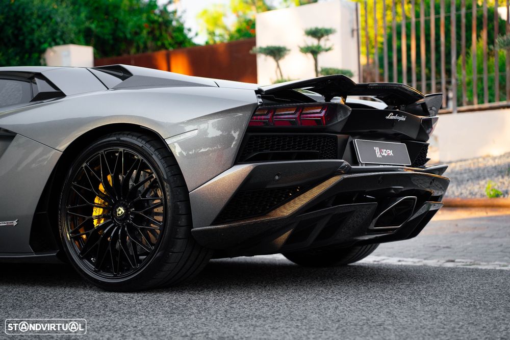 Lamborghini Aventador 6.5 V12 LP740-4 S - 21