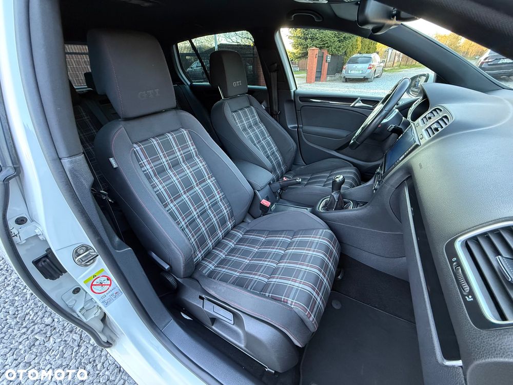 Volkswagen Golf 2.0 GTI - 27