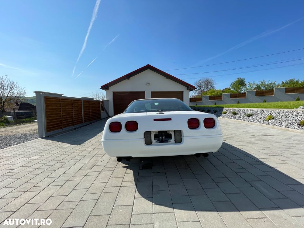 Chevrolet Corvette - 4