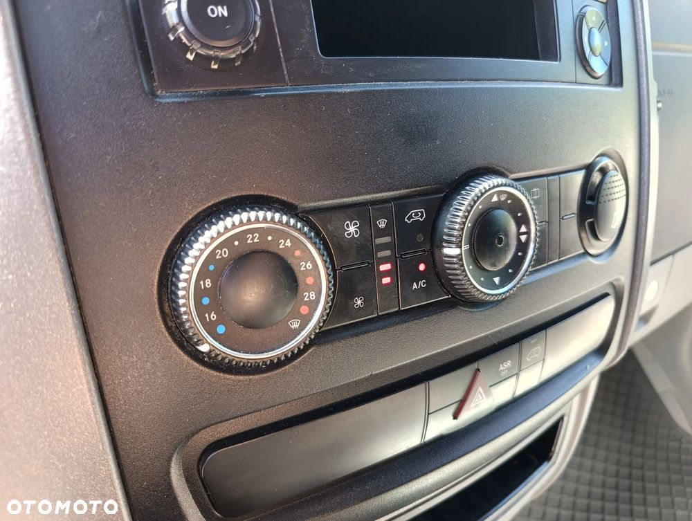 Mercedes-Benz Sprinter - 12