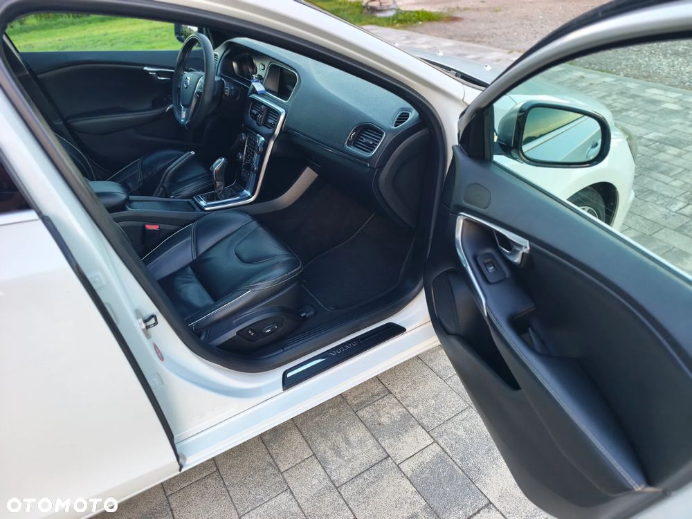 Volvo V40 T3 R-Design Momentum - 19