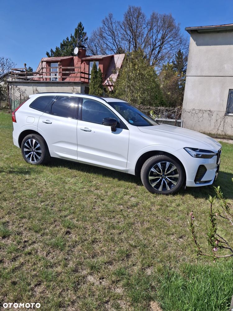 Volvo XC 60 B4 D AWD Plus Dark - 2