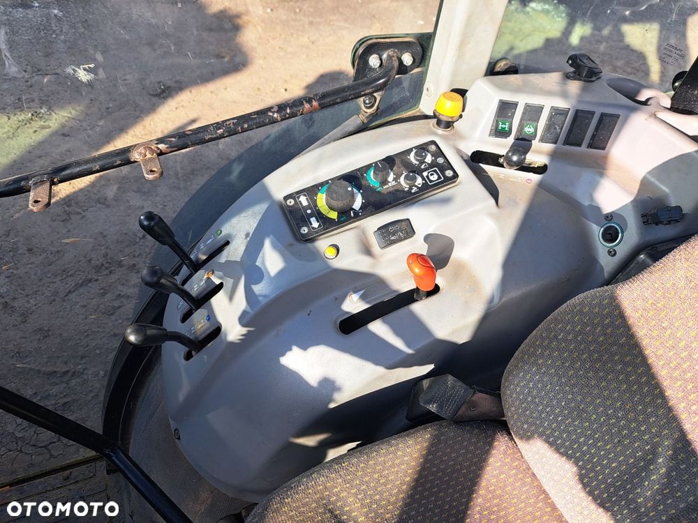 Claas Nexos 240F 4X4 - 17