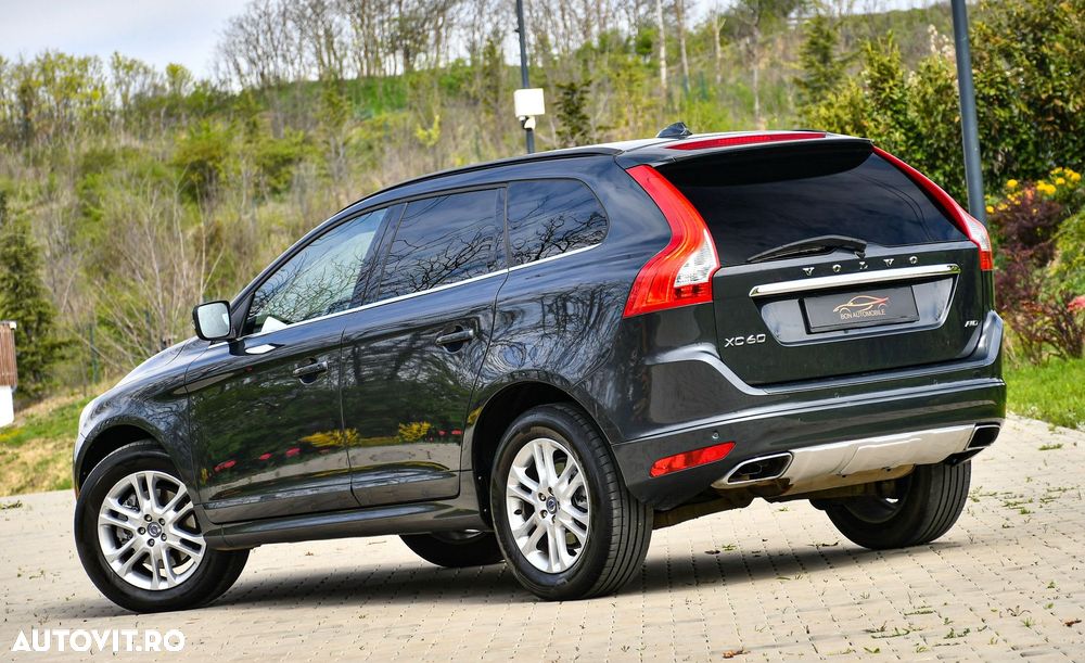 Volvo XC 60 D4 AWD Geartronic Momentum - 4