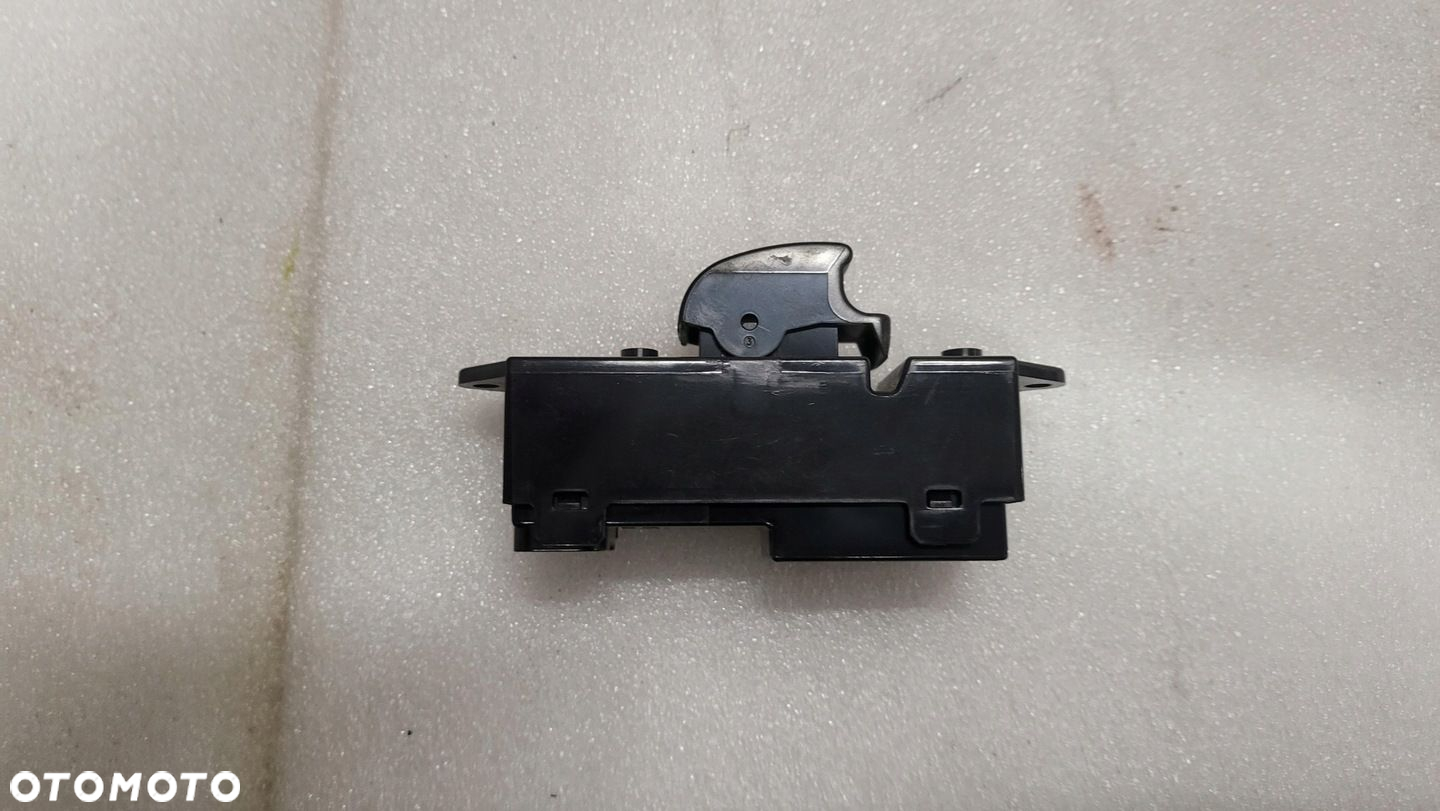Przełącznik Szyb Tył Prawy MITSUBISHI LANCER VIII 07-15 EU 8608A066 - 2