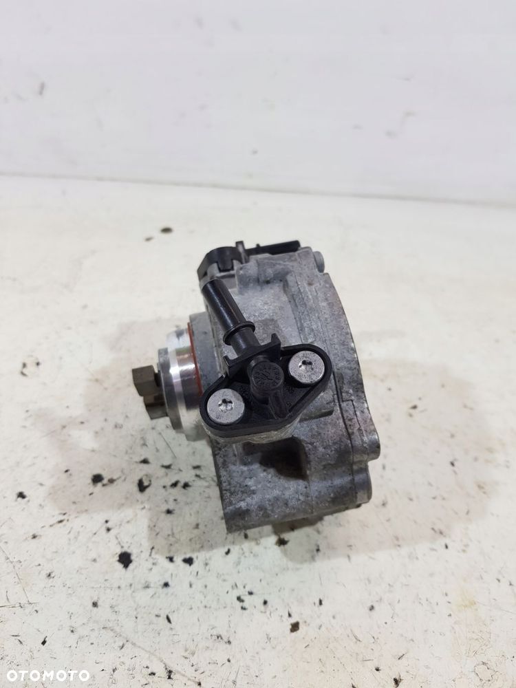 pompa vacum 9804021880 peugeot citroen 1.5hdi - 11