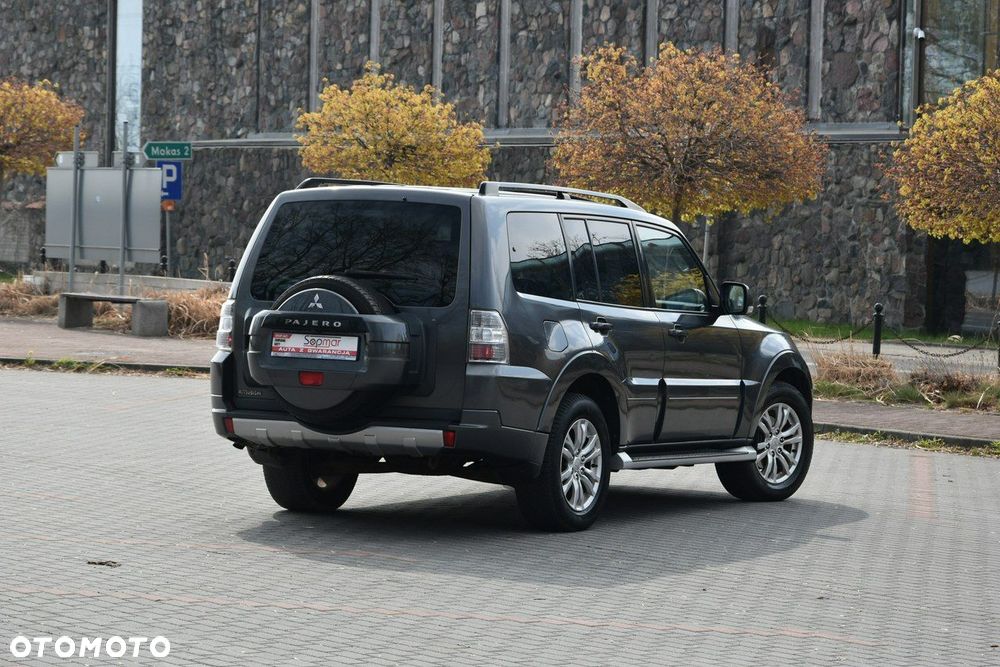 Mitsubishi Pajero - 6