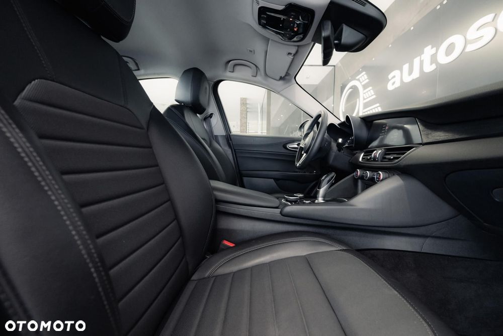 Alfa Romeo Giulia 2.0 Turbo - 17