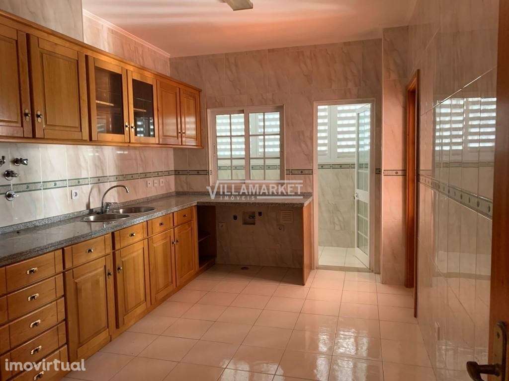 Apartamento T3 da banca inserido na Urbanização Cerrado dos Ciprestes - Grande imagem: 2/15