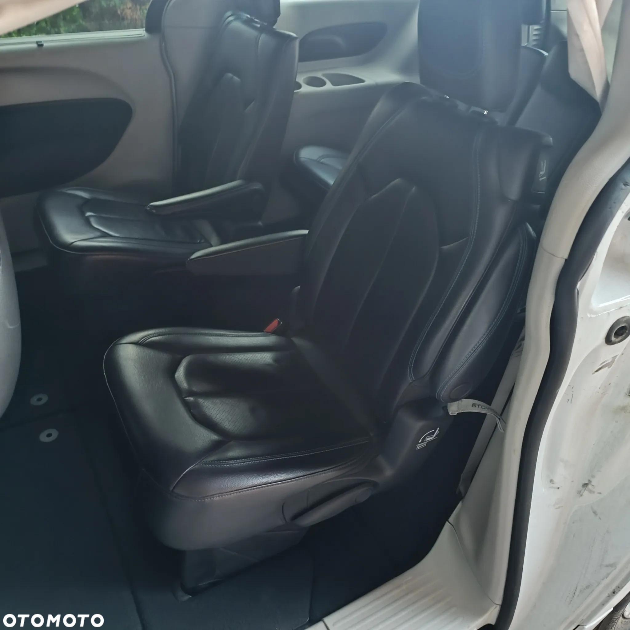 Chrysler Pacifica - 11