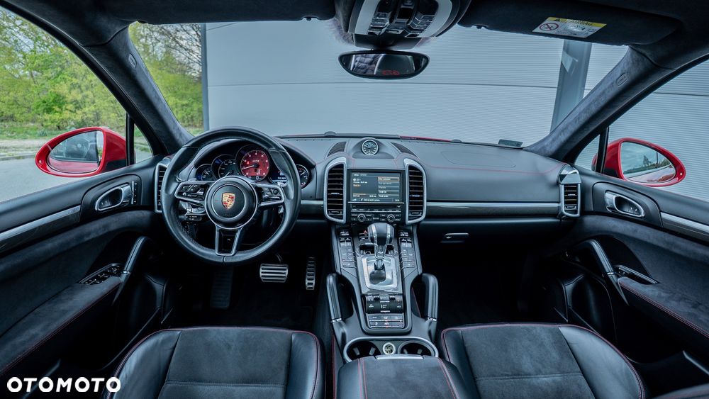Porsche Cayenne GTS - 6