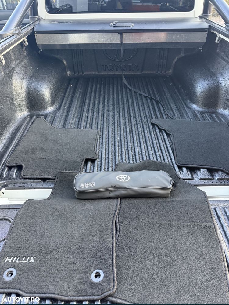 Toyota Hilux 2.8D 204CP 4x4 Double Cab AT Invincible - 5