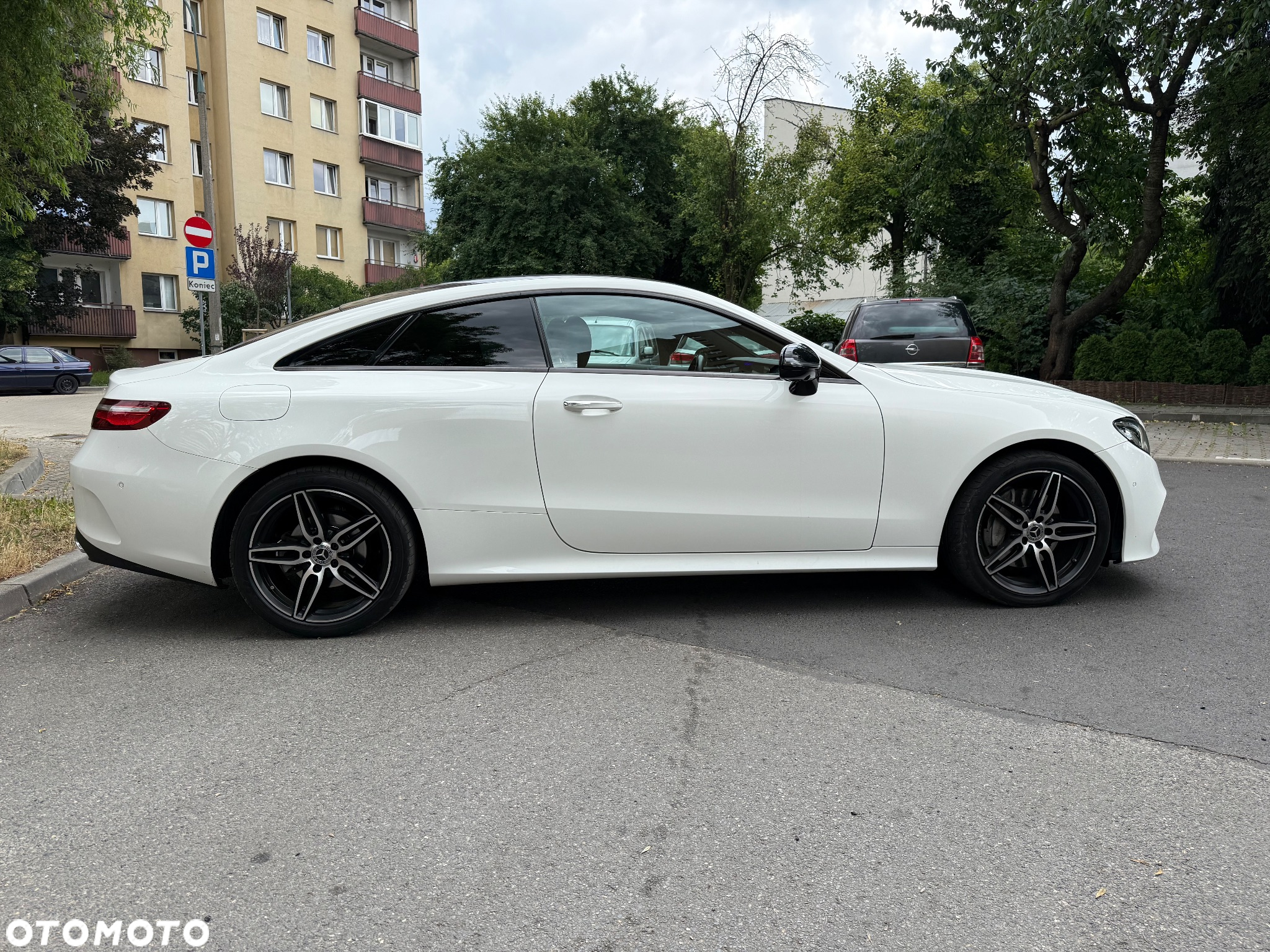 Mercedes-Benz Klasa E 220 d Coupe 4-Matic 9G-TRONIC - 6