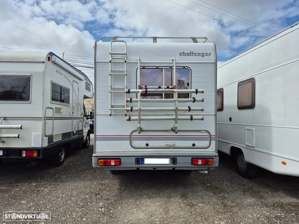 Challenger Genesis FORD TRANSIT 2.5 TD - 6 DORMIDAS - 6 LUGARES - 6