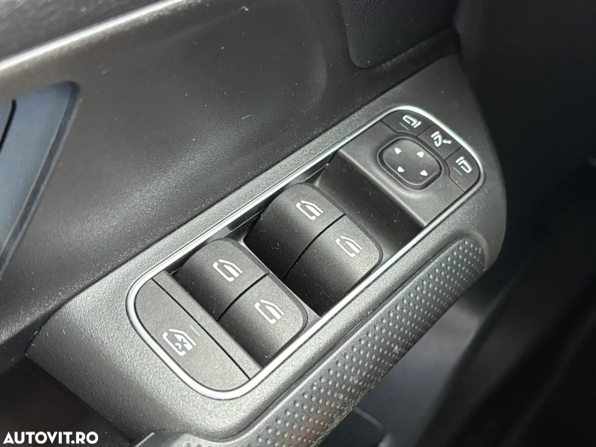 Mercedes-Benz GLB 180 d 8G-DCT - 34