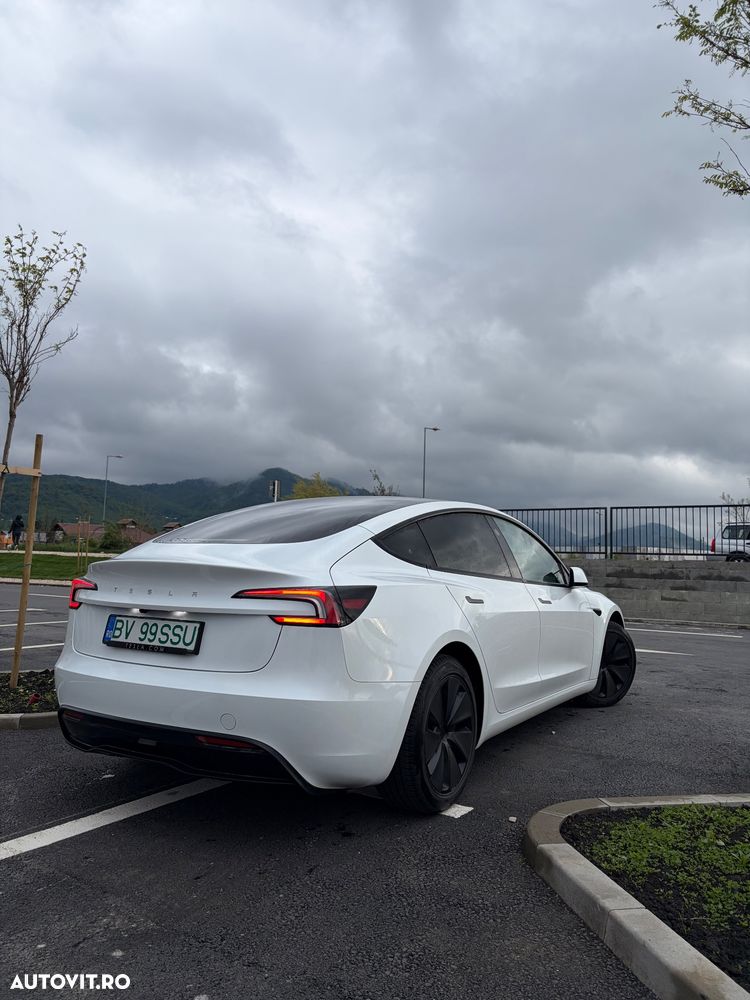 Tesla Model 3 - 3