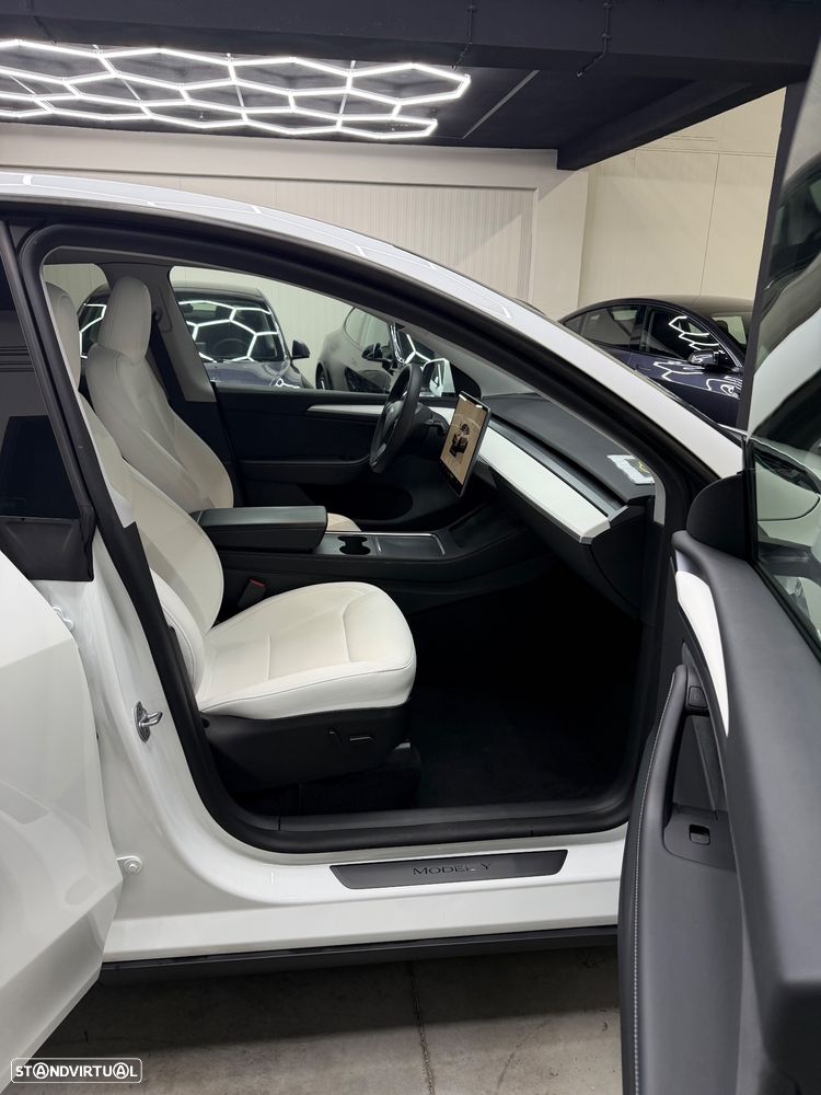 Tesla Model Y Performance Dual Motor AWD - 6