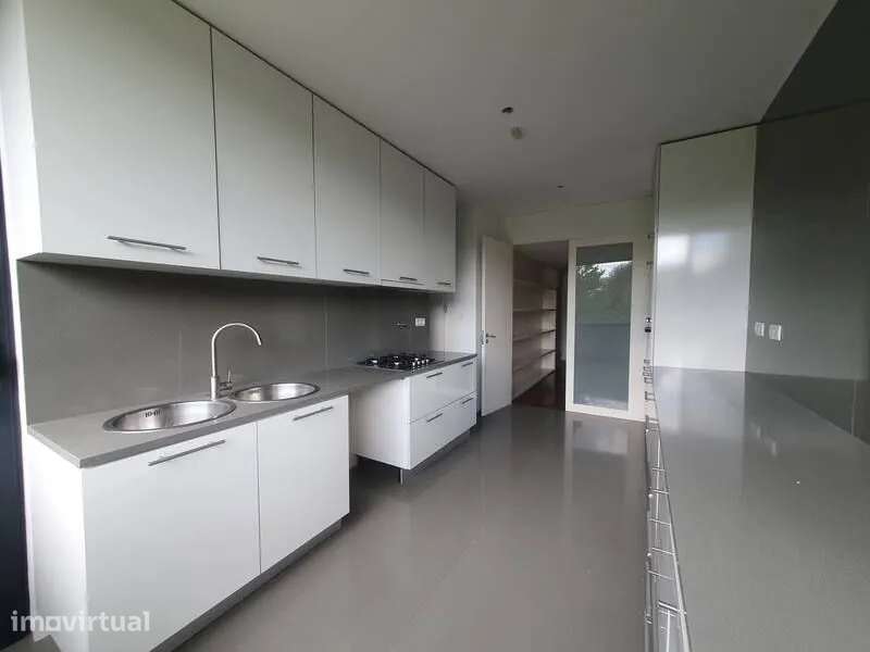 Apartamento T4 à venda na Rua do Agro de Moinhos - Grande imagem: 4/22