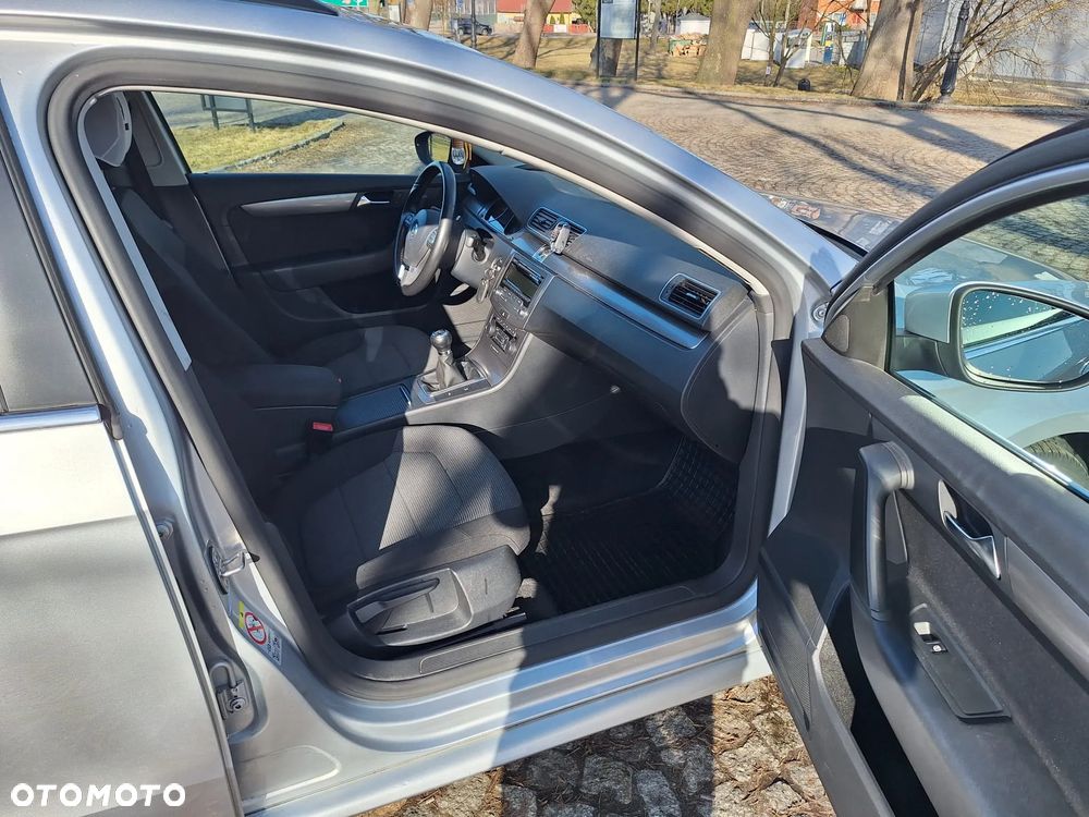 Volkswagen Passat 1.6 TDI Comfortline - 10