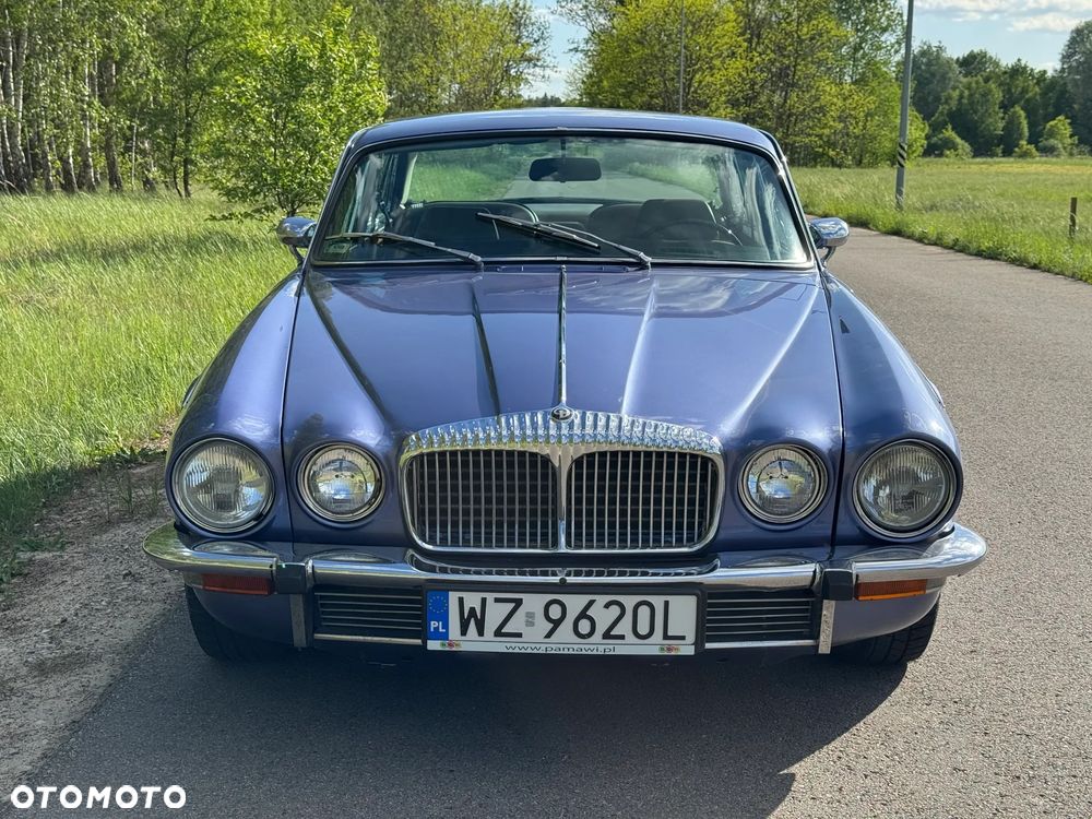 Jaguar XJ - 16
