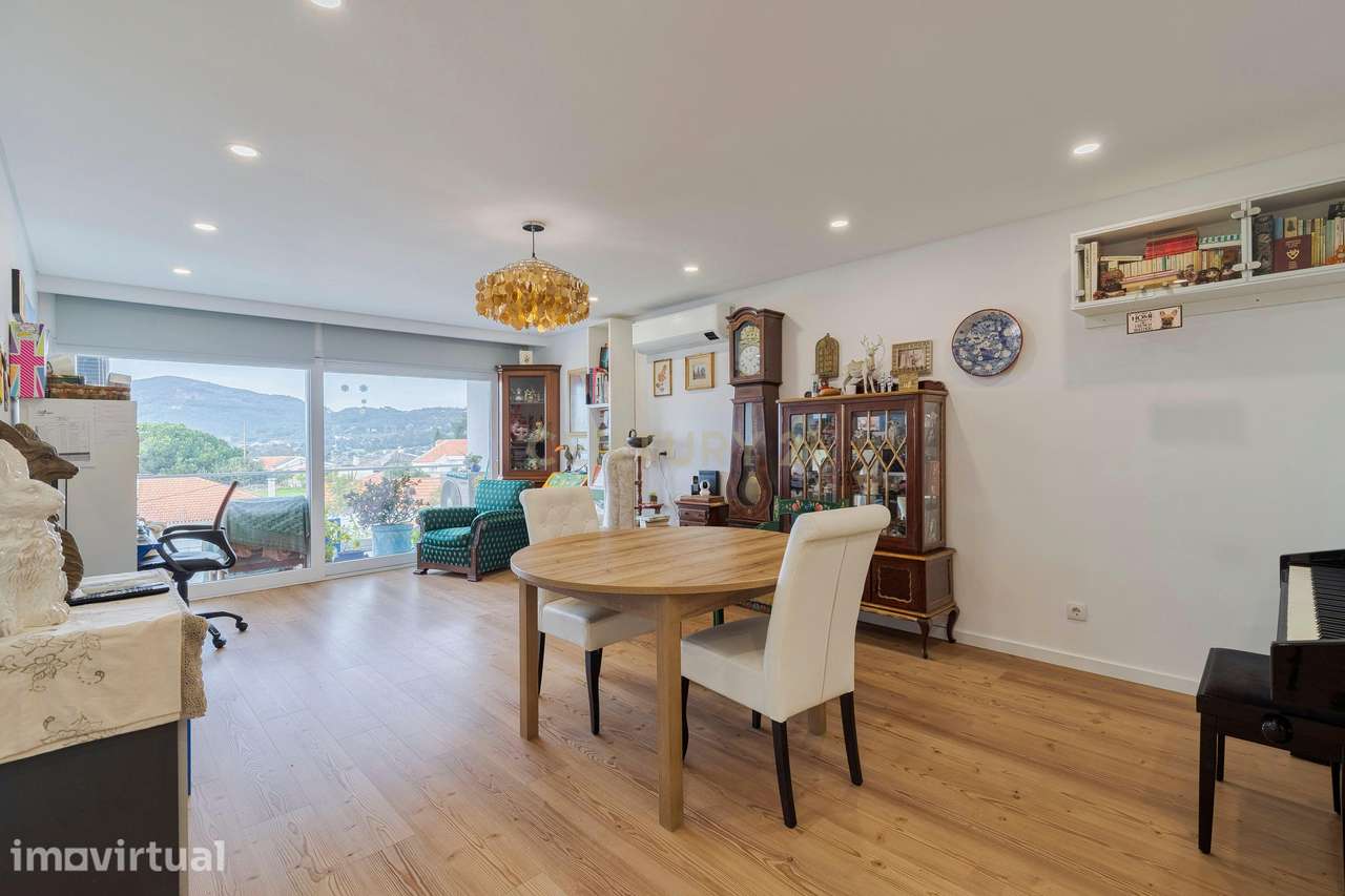 Apartamento T2 Luminoso com Varanda e Vista  Para Serra Arrabida- O Re - Grande imagem: 5/21
